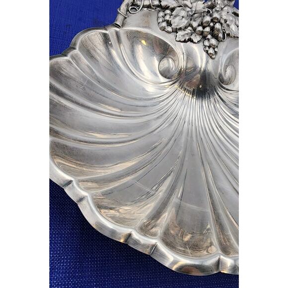 Reed & Barton Silver-plate Serving Dish 11" Grape Motif Footed & Scalloped VTG - Picture 13 of 14